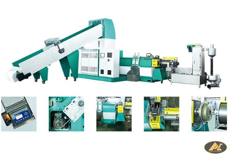 Plastic recycling machine